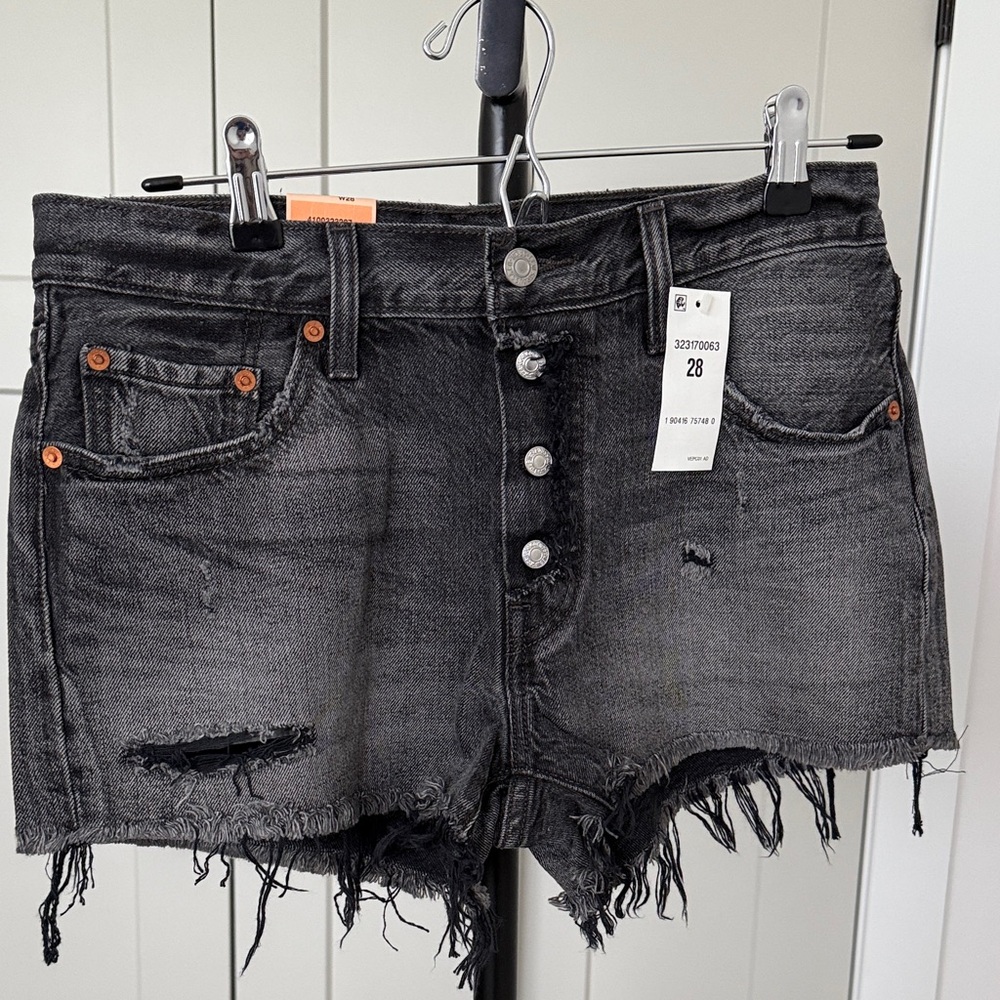 “LEVI’S” Distressed 501 Denim Jean Shorts